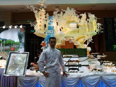 中国餐饮行业楷模  独出心裁创意江南味    ---访创意江南菜创始人李亚