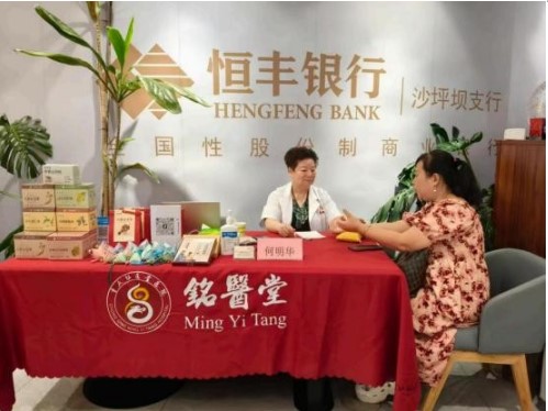 岐黄丹心映两会 匠筑国药谱华章---何明华的中医药传承与担当