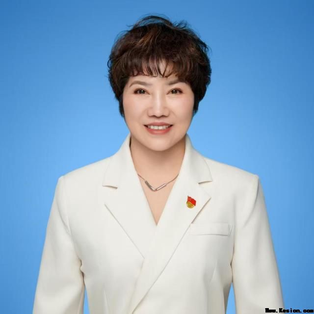 时代脊梁-中国杰出代表人物—罗鸣