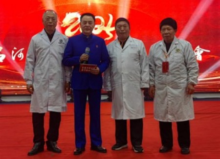 喜迎国庆 古印龙以仁心仁术传承中医药薪火用医者担当献礼祖国华诞