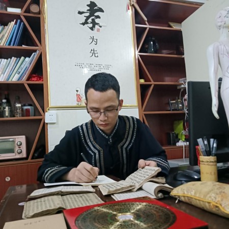 苗山药香千年承：90后苗医江冠礼的守正与传承